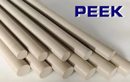Rozdíly mezi povrchovým napětím CFR-Peek, Peek a Titanium Slitiny